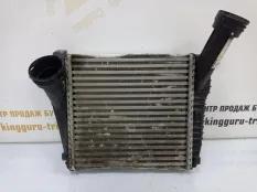 Радиатор интеркулера Volkswagen Touareg 2002-2007 7P0145804C 1 7LA ДО РЕСТАЙЛИНГ, правый