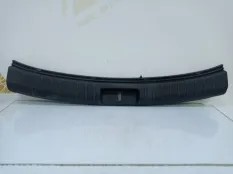 Накладка замка багажника Hyundai Santa Fe 2012-2016 857702W300 3 DM ДО РЕСТАЙЛИНГ