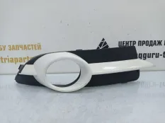 Решетка противотуманной фары Volkswagen Eos 2006-2015 1Q0854662B 1F7, передняя правая