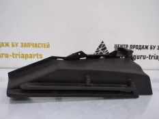 Кронштейн полки багажника Skoda Octavia 2013 5E5867761 A7 5E5 CHPA 1.4 МКПП, левый
