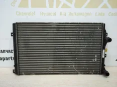 Радиатор охлаждения двигателя Volkswagen Golf 2008-2012 1K0121253BB 6 5K1