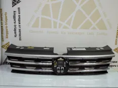 Решетка радиатора Volkswagen Tiguan 2016-2020 5NA853653 2 AD1 ДО РЕСТАЙЛИНГ