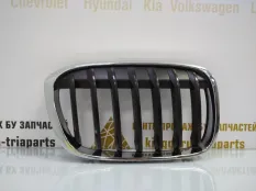 Решетка радиатора BMW X1 2015-2019 7354824 F48, правая