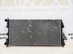 Радиатор охлаждения двигателя Volkswagen Polo 2015-2020 6R0121253A 5 612 РЕСТАЙЛИНГ