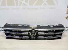 Решетка радиатора Volkswagen Tiguan 2016-2020 5NA853653 2 AD1 ДО РЕСТАЙЛИНГ