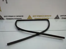 Уплотнитель стекла двери Suzuki Grand Vitara 2008 8367165J00 3JT ДО РЕСТАЙЛИНГ 2.0 J20A, передний правый