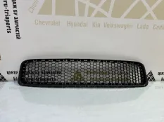 Решетка бампера нижняя Volkswagen Touareg 2002-2007 7L6853678F 1 7LA ДО РЕСТАЙЛИНГ