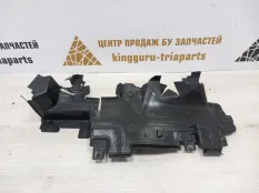 Дефлектор радиатора Volkswagen Touareg 2018-2022 760121183AM 3 CR7, левый