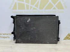 Радиатор охлаждения двигателя Skoda Octavia 2013-2017 5Q0121251GR A7 5E3 ДО РЕСТАЙЛИНГ