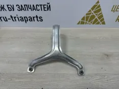 Кронштейн передней панели BMW 6 2017-2020 51647437514 G32