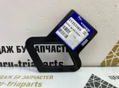 Кронштейн форсунки омывателя Volvo XC90 2014-2019 31353369 2 L_ ДО РЕСТАЙЛИНГ