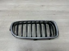 Решетка радиатора BMW 3 2015-2020 51137255412 F30 РЕСТАЙЛИНГ, правая