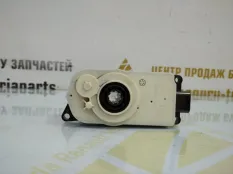 Моторчик жалюзей BMW X7 2019-2022 9464869 G07