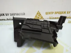 Дефлектор радиатора Geely Monjaro 2022-2024 8890253457 KX11, правый