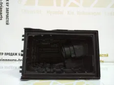 Корпус воздушного фильтра нижняя часть Volkswagen Multivan 2003-2009 7E0129601B T5 7HF ДО РЕСТАЙЛИНГ