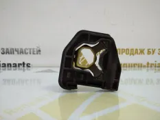 Кронштейн радиатора BMW 3 2014 17118620733 F30 ДО РЕСТАЙЛИНГ N47T 2.0 ДИЗЕЛЬ, правый