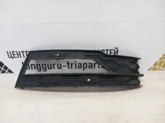 Решетка противотуманной фары Skoda Octavia 2019-2022 5E3807682A A8 NN3, правая