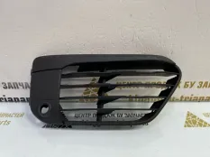 Решетка бампера BMW X1 2015-2019 51117453980 F48, передняя правая