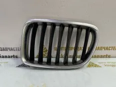Решетка радиатора BMW X1 2012-2015 51112993305 E84 РЕСТАЙЛИНГ, левая