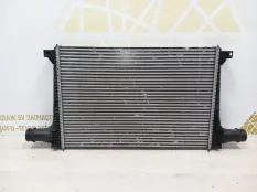 Радиатор интеркулера Volkswagen Touareg 2018-2022 4M0145805Q 3 CR7