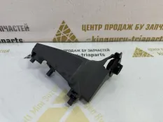 Кронштейн жалюзей воздуховода BMW 5 2017-2019 1126422 G30 ДО РЕСТАЙЛИНГ, правый