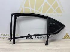 Форточка двери Skoda Octavia 2019-2022 5E6845209 A8 NN3, задняя левая