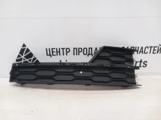 Решетка бампера Skoda Octavia 2017-2020 5E0807682G A7 5E3 РЕСТАЙЛИНГ, передняя правая