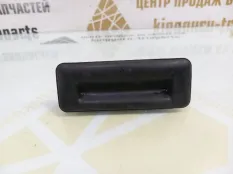 Кнопка открывания багажника Skoda Octavia 2013-2017 5E0827566 A7 5E3 ДО РЕСТАЙЛИНГ