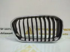 Решетка радиатора BMW 1 2015-2017 7371748 F20 РЕСТАЙЛИНГ, правая