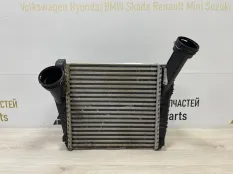 Радиатор интеркулера Volkswagen Touareg 2014-2018 7P0145804A 2 7P5 РЕСТАЙЛИНГ, правый