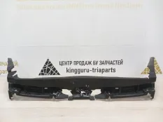 Дефлектор радиатора верхний BMW 6 2017-2020 51747415640 G32