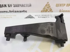 Кронштейн жалюзей воздуховода BMW 6 2017-2020 1133230 G32, правый