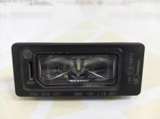 Подсветка номера Volkswagen Tiguan 2016-2020 5NA943021 2 AD1 ДО РЕСТАЙЛИНГ