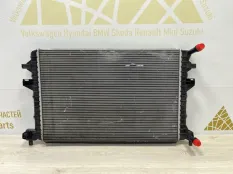 Радиатор охлаждения двигателя Skoda Octavia 2017-2020 5Q0121251HS A7 5E3 РЕСТАЙЛИНГ