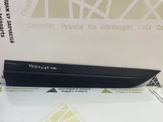Молдинг двери Suzuki Vitara 2014-2019 990E054P07 2 LY ДО РЕСТАЙЛИНГ, передний правый