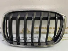 Решетка радиатора BMW X1 2015-2019 51137354823 F48, левая