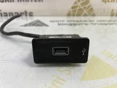 Разъем зарядки USB Volkswagen Touareg 2020 760035222 3 CR7 ДО РЕСТАЙЛИНГ DMVB 4.0 ДИЗЕЛЬ