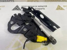 Петля капота Volkswagen Touareg 2020 760823823E 3 CR7 ДО РЕСТАЙЛИНГ DMVB 4.0 ДИЗЕЛЬ, левая