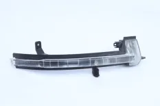Повторитель поворота Volkswagen Touareg 2010-2014 7P6949102 2 7P5 ДО РЕСТАЙЛИНГ, правый
