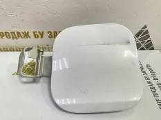 Лючок бензобака Suzuki Vitara 2014-2019 6485054P00 2 LY ДО РЕСТАЙЛИНГ