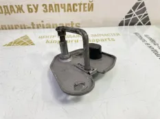 Крюк замка капота Skoda Kodiaq 2016-2022 565823186 1 NS7 ДО РЕСТАЙЛИНГ, правый