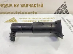 Форсунка омывателя фар Volkswagen Touareg 2010-2014 7P6955978 2 7P5 ДО РЕСТАЙЛИНГ, правая