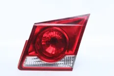 Фонарь внутренний Chevrolet Cruze 2008-2012 95971551 1 J300 ДО РЕСТАЙЛИНГ СЕДАН, правый