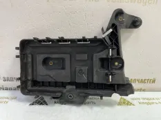 Подставка под аккумулятор Volkswagen Jetta 2010-2015 1KM915333 6 162 ДО РЕСТАЙЛИНГ