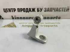 Петля двери Skoda Octavia 2019 8K0831401B A7 РЕСТ 1.6, левая