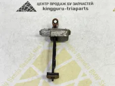 Ограничитель двери Hyundai IX35 2012 793902Y000 LM ДО РЕСТАЙЛИНГ 1.7 TDI D4FD, передний правый