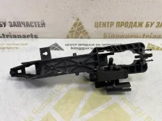 Кронштейн ручки двери Hyundai IX35 2012 826652Y000 LM ДО РЕСТАЙЛИНГ 1.7 TDI D4FD, задний правый