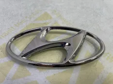 Эмблема Hyundai Solaris 2020-2022 86300H5500 2 HCR РЕСТАЙЛИНГ, передняя