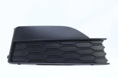 Решетка бампера Skoda Rapid 2020-2022 60U807368A 2 NK6, правая