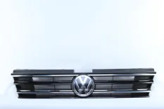 Решетка радиатора Volkswagen Tiguan 2016-2020 5NA853653 2 AD1 ДО РЕСТАЙЛИНГ